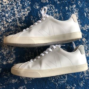 Veja Esplar Leather Low-Top Sneakers